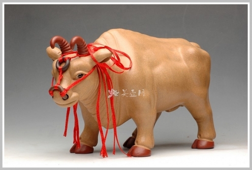 美壶定制紫砂壶 丰收送金牛  精品雕塑长26cm 黄金段 - 美壶网