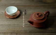 紫砂壶图片:潘小东潜力派 全手铺砂玉带 智行方圆 颇有难度 描金装饰 - 美壶网