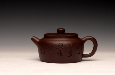 紫砂壶图片:张听钢装饰 刻绘老辣 全手桑扁 器型端正 耐品实用 - 全手工紫砂壶网