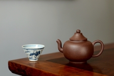 紫砂壶图片:淞庐作品 高雅简洁 线条流畅 全手笠帽 - 全手工紫砂壶网