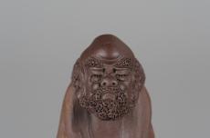 紫砂壶图片:精品小号树桩达摩茶宠摆件 神态生动  - 美壶网