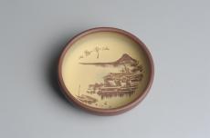 紫砂壶图片:美杯特惠 精品山水杯 醉江南 紫泥粉段泥 各不同^_^好玩 直径8.7cm - 美壶网