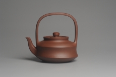 紫砂壶图片:进步明显 扛鼎之作 全美品 难度大刹凹单片折肩拍打成型全手工提壁壶 且玩且珍惜 - 美壶网