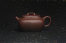 紫砂壶图片:美壶特惠 精工好料底曹青美女小四方 灰常雅致 - 美壶网