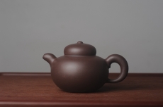 紫砂壶图片:美壶特惠 精致优质黑星土道洪风格德福壶 茶人醉爱 - 美壶网