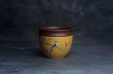 紫砂壶图片:美美杯特惠 精致花鸟紫砂杯 紫泥粉黄金段泥主人杯 茶杯 特文气 - 美壶网