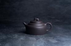 紫砂壶图片:美壶特惠 精品青灰泥玉兔紫砂壶 茶人醉爱 - 美壶网