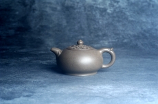 紫砂壶图片:美壶特惠 特好老青灰段泥如意圆珠壶 茶人醉爱 - 美壶网