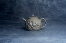 紫砂壶图片:美壶特惠 特好老青段泥云松供春壶 茶人醉爱 - 美壶网