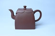 紫砂壶图片:美壶特惠 精致四方圆口壶 造型新颖 - 美壶网