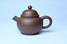 紫砂壶图片:美壶特惠 精致黑星红拼紫泥(家藏限量)大炮巨轮壶 球孔出水爽利 茶人醉爱 - 美壶网