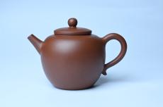 紫砂壶图片:毛国强入室弟子黄云初 特好老紫泥清莲壶 何水法书法清白 刘世涛伯陶刻 - 美壶网