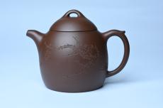 紫砂壶图片:美壶福利特惠 精致特好老紫泥秦权壶 刻梅花 特文气 - 美壶网
