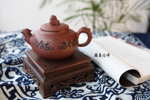 杨伟倩紫砂壶 瑞兽迎祥  - 美壶网 杨伟倩紫砂壶 瑞兽迎祥  - 美壶网