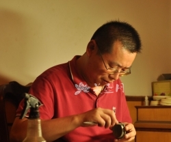 紫砂壶工艺师图片：蔡岩峰 - 美壶网