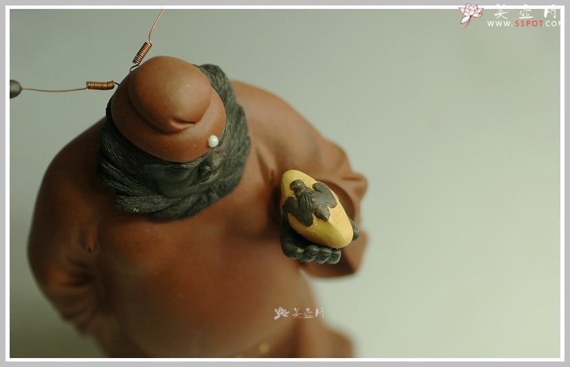 紫砂壶图片：钟馗引福 - 美壶网