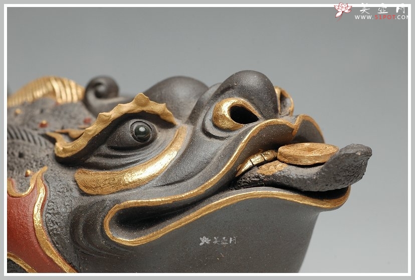 紫砂壶图片：金蟾 24纯金  雕塑 做工精细 - 美壶网
