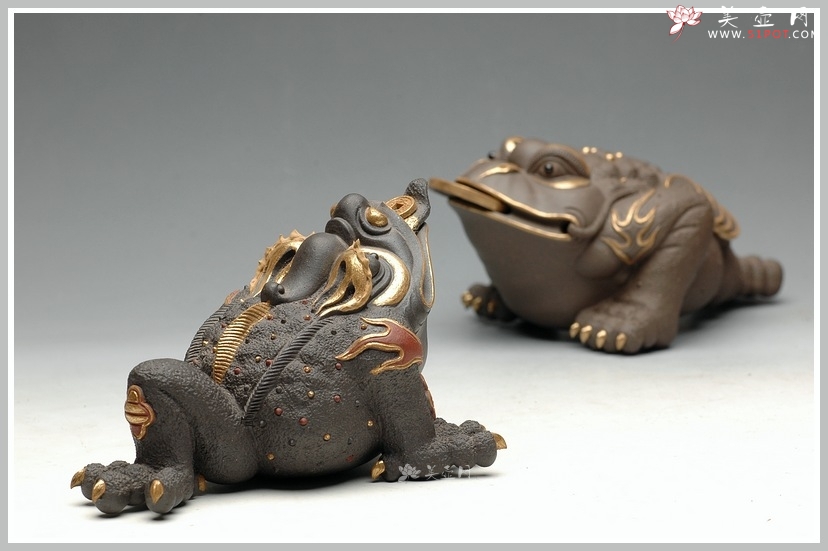 紫砂壶图片：金蟾 24纯金  雕塑 做工精细 - 美壶网