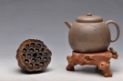 紫砂壶图片:经典中的经典 墨陶刻绘精品莲蓬鸟 万工经典之作 全手莲蓬龙蛋 新年龙运亨通 - 宜兴紫砂壶网