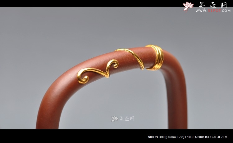 紫砂壶图片：壬辰年扛鼎力作 北瓜提梁 浑圆敦厚 典雅素丽 精品 - 宜兴紫砂壶网