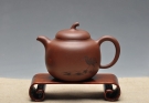 紫砂壶图片：传统实用之作  顾式茄段 舒展优美 - 宜兴紫砂壶网
