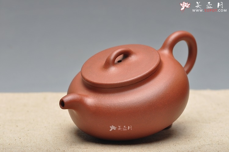 紫砂壶图片：简约不简单 素雅静品 全手工上桥圆腹 - 宜兴紫砂壶网
