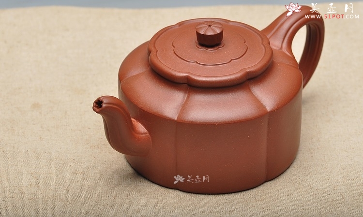 紫砂壶图片：经典筋囊器 何卫枫新作  精品梅花周盘 - 宜兴紫砂壶网