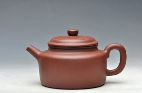 紫砂壶图片:更耐品 万阗阗最新全手力作 大亨德中 浑厚大气 - 宜兴紫砂壶网