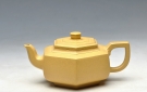 紫砂壶图片:方器代表作 何卫枫老师新品 本绿全手雪华 - 宜兴紫砂壶网
