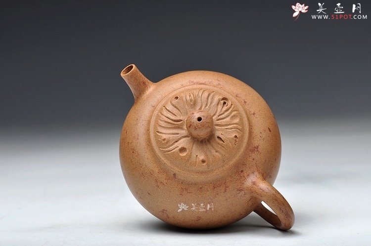紫砂壶图片：砂美 型美  全手贡珠 蔡岩峰新作 炮管一捺底 - 宜兴紫砂壶网