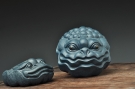 紫砂壶图片:绿泥和气生财 荷叶金蟾 招财茶宠 - 宜兴紫砂壶网