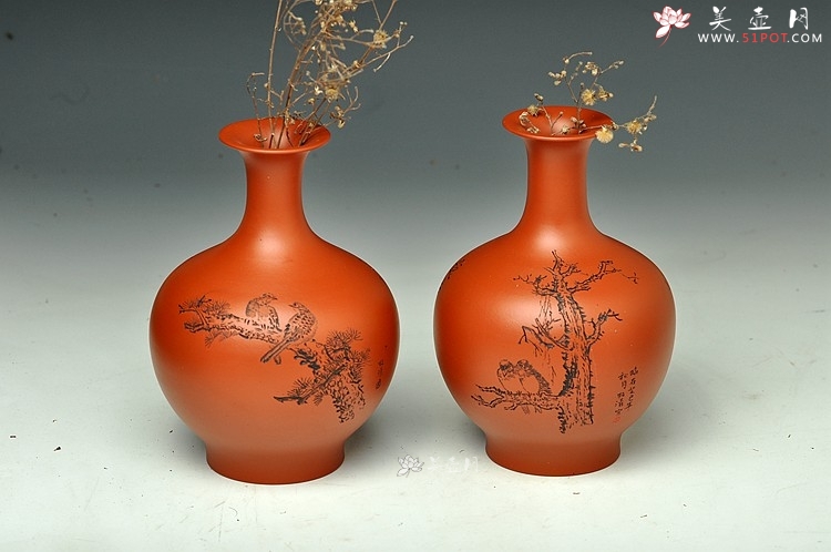 紫砂壶图片：朱牧青老师小红泥花瓶一套  做工精细  刻绘生动 - 美壶网