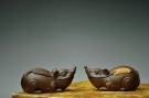 紫砂壶图片:一对金钱鼠 造型卡通可爱 - 宜兴紫砂壶网