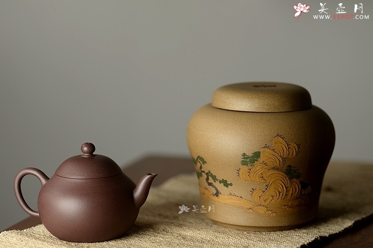 紫砂壶图片：美壶定制 泥绘通景山水茶叶罐  古朴典雅  - 美壶网