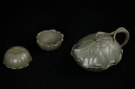 紫砂壶图片:紫砂臻品 荷叶微卷有清香之和合套壶 孙伟强张新亚合作 至美清廉 - 宜兴紫砂壶网