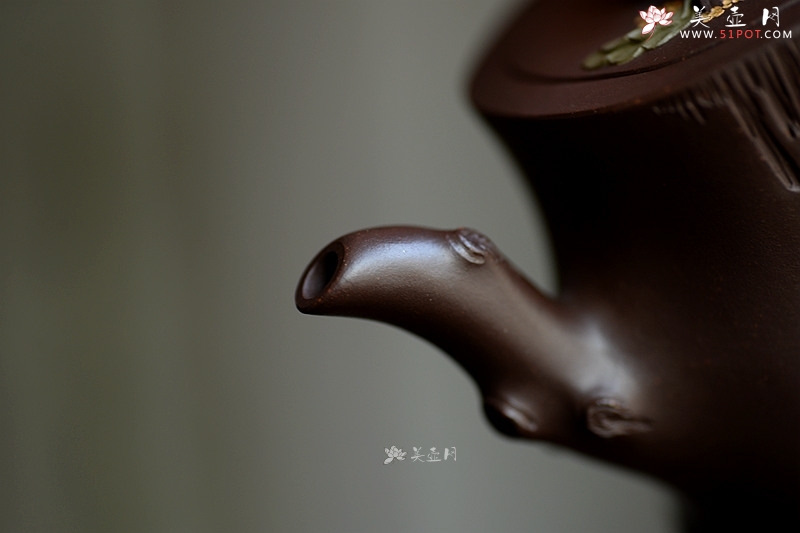 紫砂壶图片：蒋蓉花货风格 贴塑精致生动 桂花香 孙伟强张新亚合作 - 宜兴紫砂壶网
