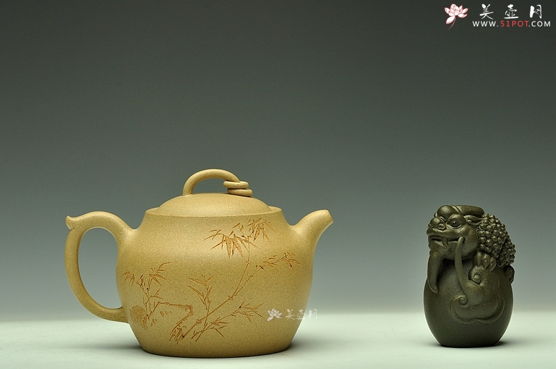 紫砂壶图片：文气作品  线条含蓄流畅 全手虚极 - 宜兴紫砂壶网