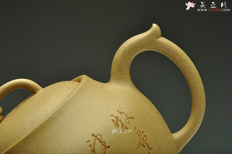 紫砂壶图片：文气作品  线条含蓄流畅 全手虚极 - 宜兴紫砂壶网