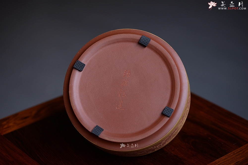 紫砂壶图片：茶舍必备 汉风水洗 书香氛围 啄砂装饰 文质相含 - 美壶网