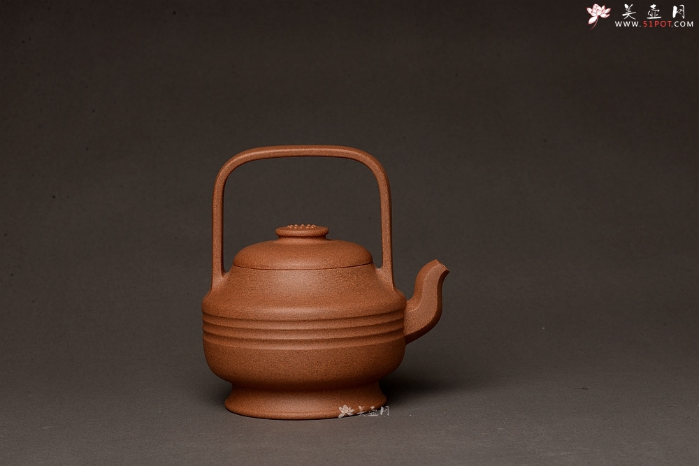 紫砂壶图片：钱建荷全手新作 书房茗器 博古提梁 做工精致 浑厚大气 - 宜兴紫砂壶网