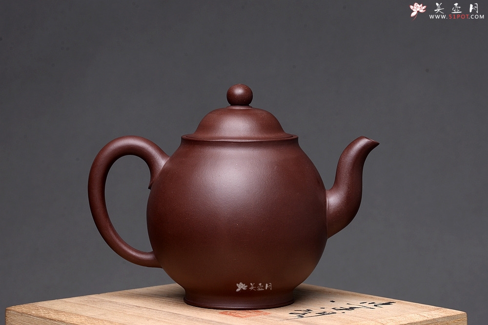 紫砂壶图片：婀娜多姿 柔美秀雅  全手高灯 精品老紫泥 - 宜兴紫砂壶网
