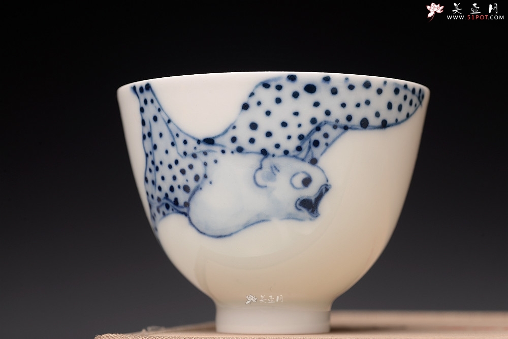 紫砂壶图片：大生（姜寅）玩瓷 小怪兽系列 趣味十足 ~ 品茗对杯 - 美壶网