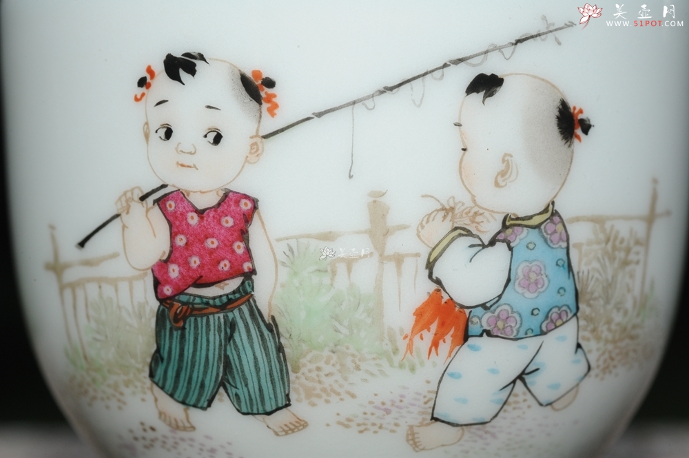 紫砂壶图片：双童子准备去钓鱼 景德镇主人杯 - 美壶网