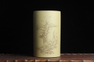 紫砂壶图片:美筒特惠 精品山水高帽笔筒二式 一曲新词酒一杯 老师不打草稿直接空刻 一气呵成 - 宜兴紫砂壶网