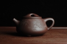 紫砂壶图片:优质紫茄泥全手工山水满瓢 雨过山色清 - 宜兴紫砂壶网