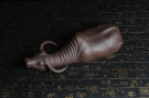 紫砂壶图片:美宠特惠 精品大黑牛茶宠 卧牛 长27cm牛身最宽度9cm - 宜兴紫砂壶网