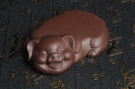 紫砂壶图片:美宠特惠 精工老紫泥小壶托 杯托 盖托 镇纸 茶宠 长11cm宽8cm高2到3cm - 宜兴紫砂壶网