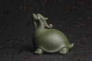 紫砂壶图片:美宠特惠 油润绿泥龟寿星 仁者寿茶宠 精工长9cm宽7.5cm高9cm - 宜兴紫砂壶网