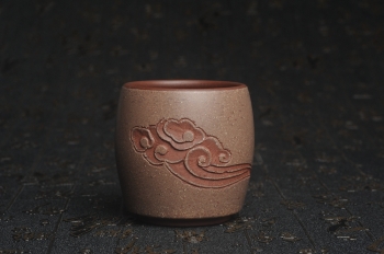 紫砂壶图片:美杯中秋特惠 精品好泥好工好刻雅致特厚实 祥云品茗杯 主人杯 自用送礼佳品 - 宜兴紫砂壶网