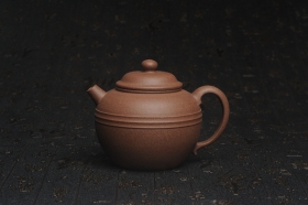 紫砂壶图片:美壶特惠 精致老段泥腰线巨轮 炮管直流 杀茶力器 茶人醉爱 - 美壶网